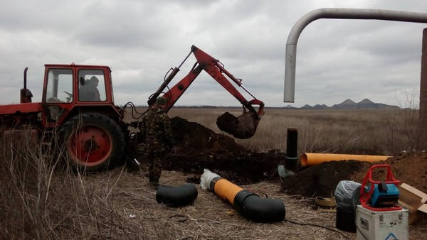 Несмотря на обстрелы боевиков, возобновлено строительство газопровода «Марьинка - Красногоровка»