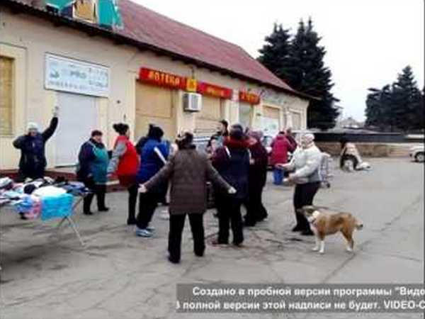 «Маруся раз, два, три, калина»: жители прифронтовой Марьинки «зажигают» под украинские песни