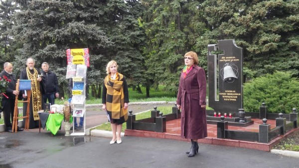 В прифронтовой Марьинке прошел митинг, посвященный 30-й годовщине Чернобыльской катастрофы