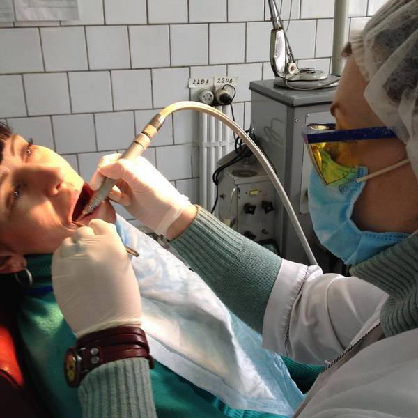 В прифронтовой Марьинке начал работу бесплатный стоматологический кабинет