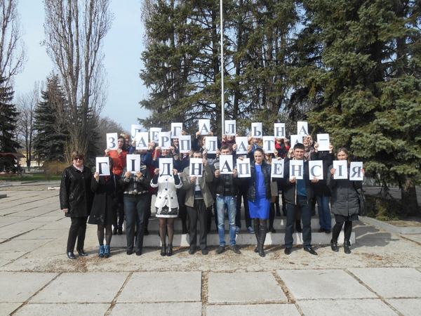 В Курахово прошел флешмоб в поддержку легальной зарплаты