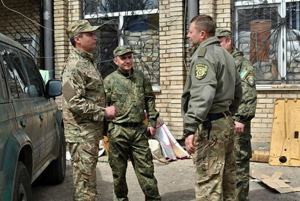 В Марьинке и Красногоровке полиция перешла на усиленный режим несения службы