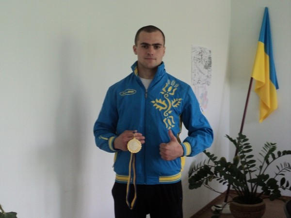 Спортсмен из Курахово завоевал «золото» на Кубке Украины по гиревому спорту