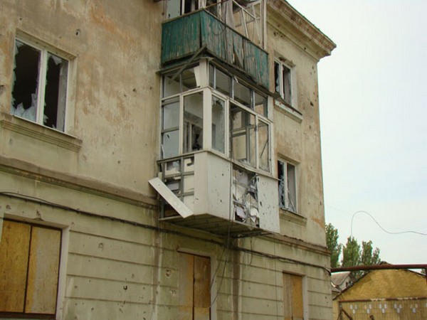 Заброшенные дома в прифронтовой Марьинке опечатают до лучших времен