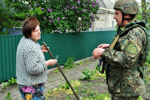 В Марьинке и Красногоровке полиция перешла на усиленный режим несения службы