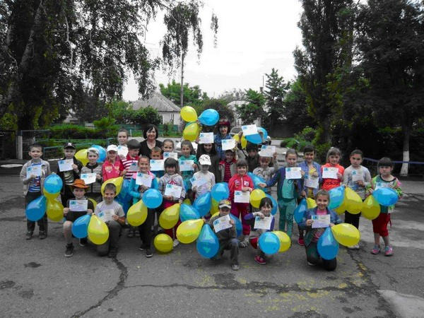 В Марьинском районе открылись 22 пришкольных лагеря для детей