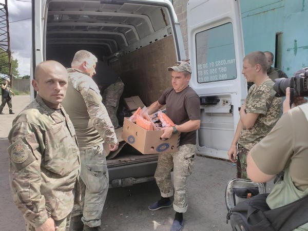 Военные доставили гуманитарную помощь в Марьинку и Красногоровку