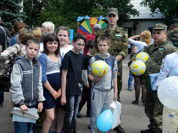 В прифронтовых Марьинке и Красногоровке открылись Центры поддержки семьи