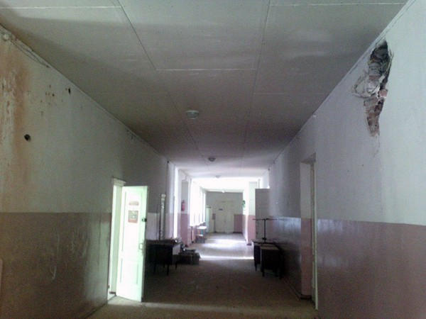 Боевики обстреляли школу в Красногоровке