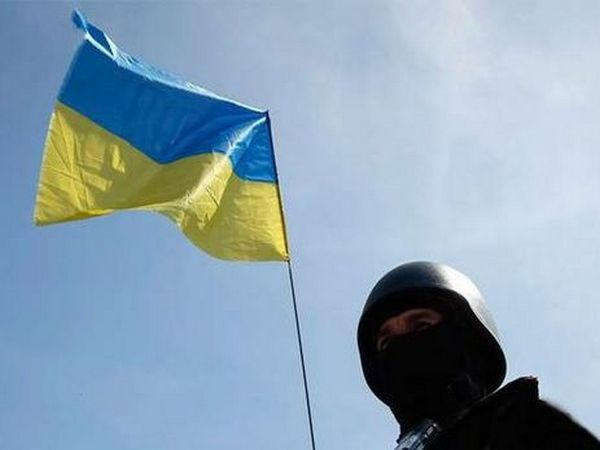 Украинские разведчики подняли флаг на оккупированной территории вблизи Марьинки