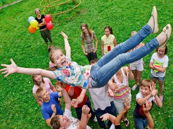 10 детей из Марьинского района отправились на отдых в Святогорск