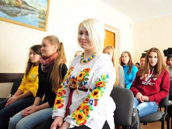 Выпускница из прифронтовой Марьинки любит Украину и хочет спасать людей
