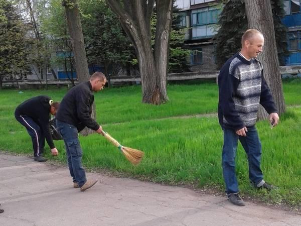 Осужденные принимают участие в благоустройстве Марьинского района