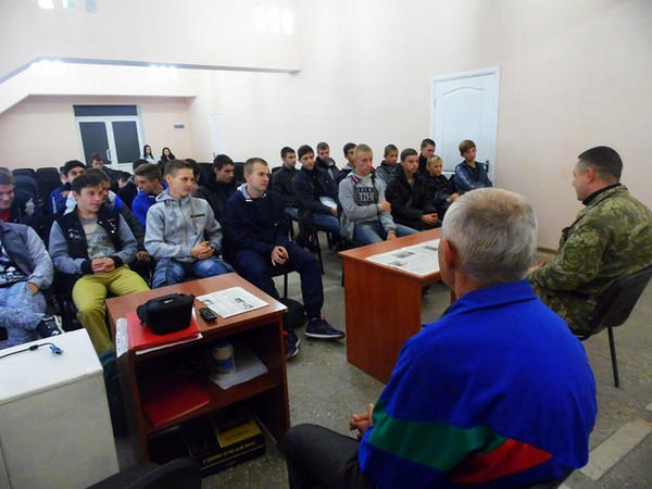 Ученикам Кураховского лицея рассказали о преступлении и наказании
