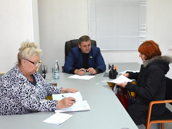Народный депутат провел личный прием граждан Марьинского района