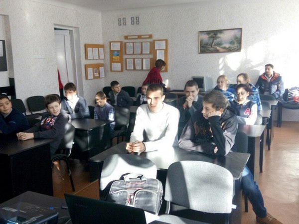 Школьникам прифронтовой Марьинки рассказали о Майдане и Революции достоинства