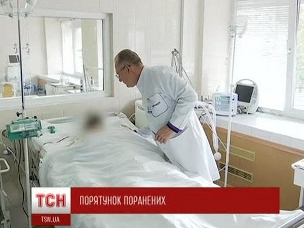 Медики Днепра 10 часов боролись за жизнь бойца, раненого под Марьинкой