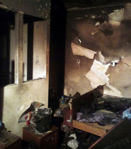 Боевики сожгли еще один дом в Марьинке
