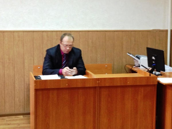 Суд пытается разобраться в огромных премиях мэра Курахово и его заместителей