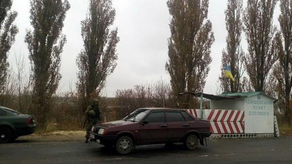 Работа полицейских в усиленном режиме на блокпостах в Марьинском районе приносит свои плоды