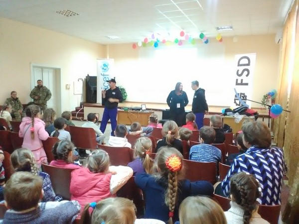 Школьникам прифронтовой Марьинки рассказали об опасности взрывоопасных предметов