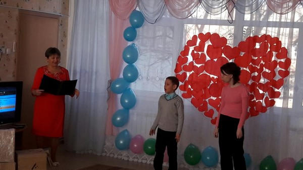 Детям-инвалидам Марьинского района подарили праздничный утренник
