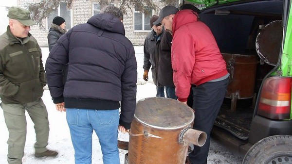 В прифронтовую Красногоровку в качестве гуманитарной помощи доставили буржуйки