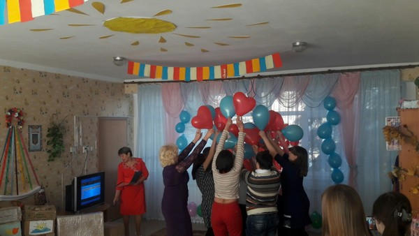 Детям-инвалидам Марьинского района подарили праздничный утренник