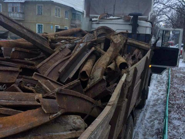 Около 16 тонн металлолома из шахты в Угледаре пытались нелегально перевезти для сдачи в Курахово