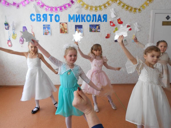Марьинские школьники весело отпраздновали День Святого Николая