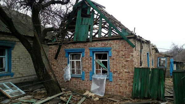 В течение года в результате боевых действий в Марьинке и Красногоровке ранены 22 мирных жителя