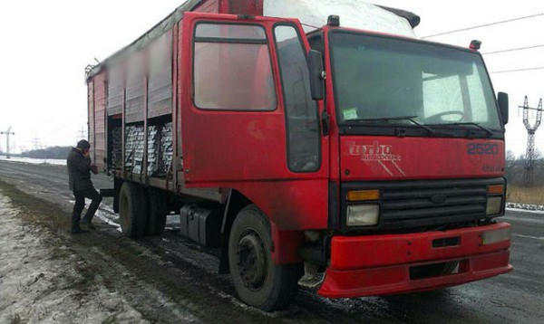 В Курахово на грузовике с надписью «Кока–Кола» пытались нелегально провезти 11 тонн алюминиевых слитков