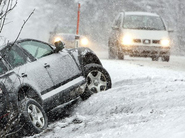Будьте осторожны! Снежные заносы затрудняют движение по дорогам Марьинского района