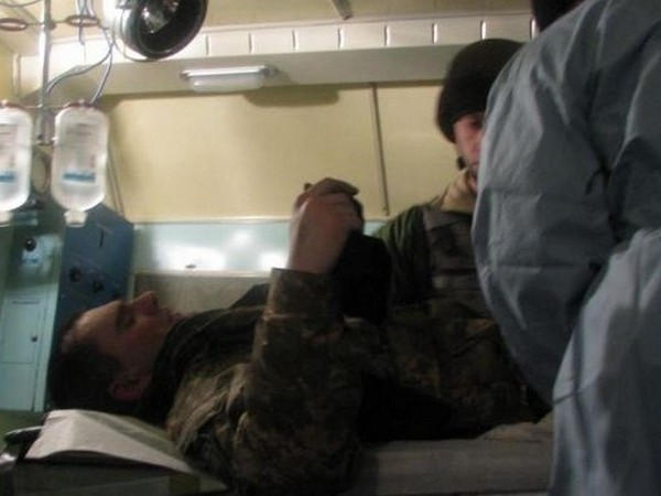 В Днепре борются за жизнь бойца АТО, раненого под Красногоровкой