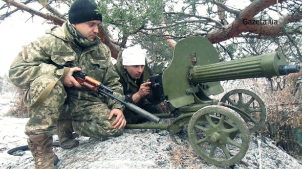 Бойцы под Марьинкой показали раритетное вооружение украинской армии