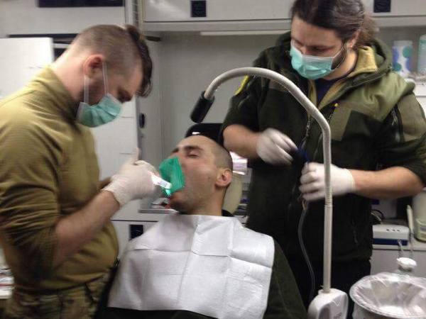 В прифронтовой Красногоровке волонтеры и бойцы открыли стоматологический кабинет