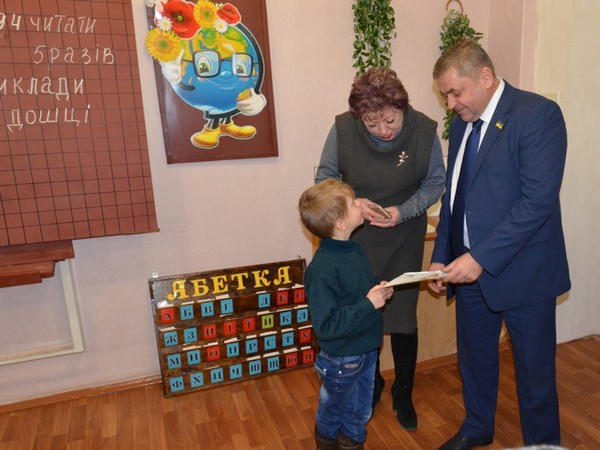 Сергей Сажко навестил воспитанников школы-интерната из Марьинки