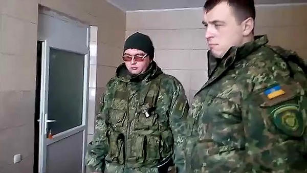 Полицейские рассказали о непростой жизни пенсионеров в прифронтовых Марьинке и Красногоровке