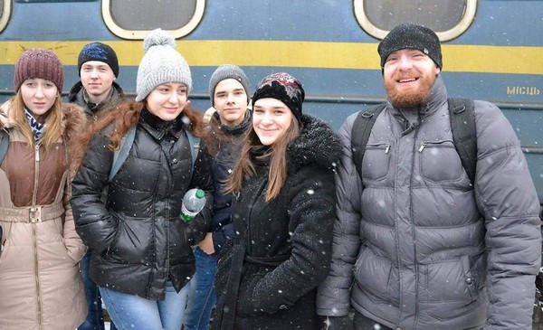 Дети из прифронтовых Марьинки и Красногоровки совершили рождественскую поездку в Киев