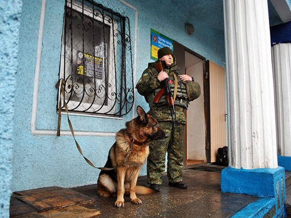 Как правоохранители несут службу в прифронтовом Марьинском районе