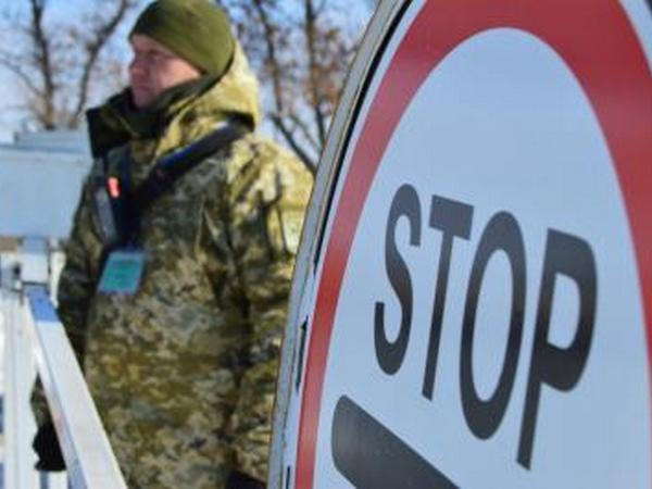 На КПВВ «Марьинка» пограничники не пропустили в «ДНР» «друга» Надежды Савченко