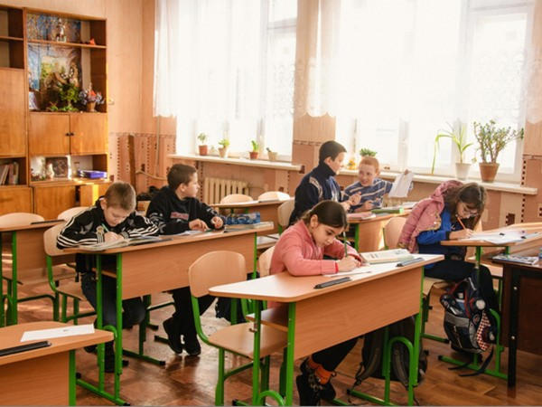 Школа в Красногоровке получила новую мебель и компьютеры