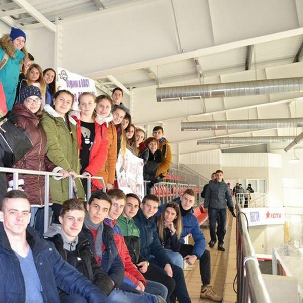 Угледарские школьники посетили хоккейный матч и увлекательную экскурсию в Дружковке