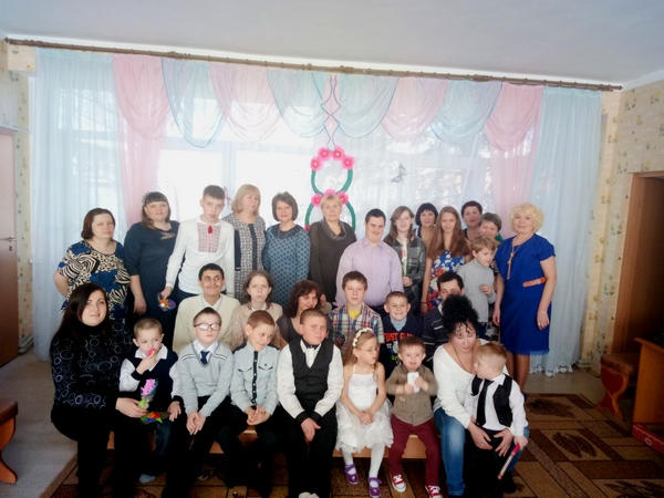 Дети-инвалиды Марьинского района поздравили женщин с 8 Марта