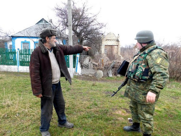 Марьинка и Красногоровка снова попали под обстрел боевиков: есть разрушения