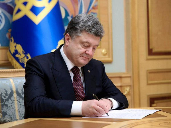 Порошенко подписал закон, предоставляющий льготы жителям прифронтовых городов