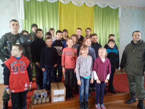 Школьники Марьинского района встретились с бойцами Национальной гвардии Украины