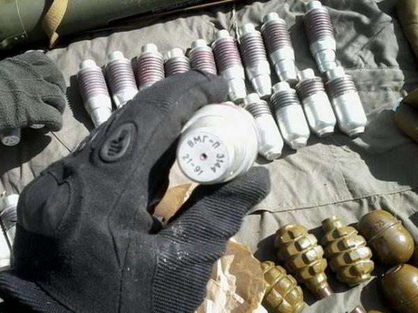 СБУ словно в квесте обнаружила в Марьинском районе сразу два тайника с оружием
