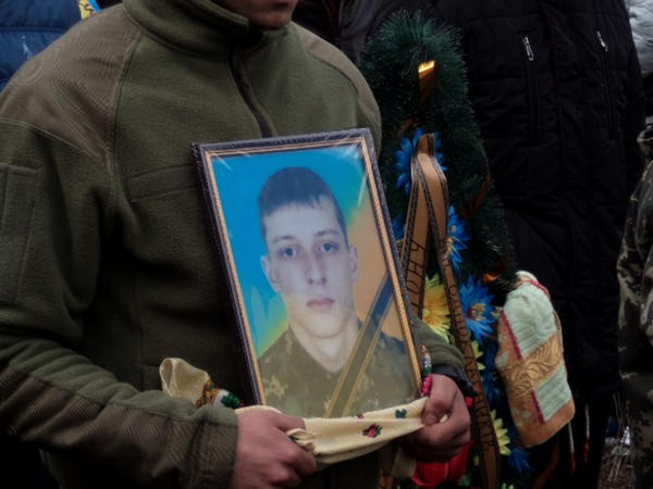 20-летнего бойца, погибшего под Марьинкой, проводили в последний путь