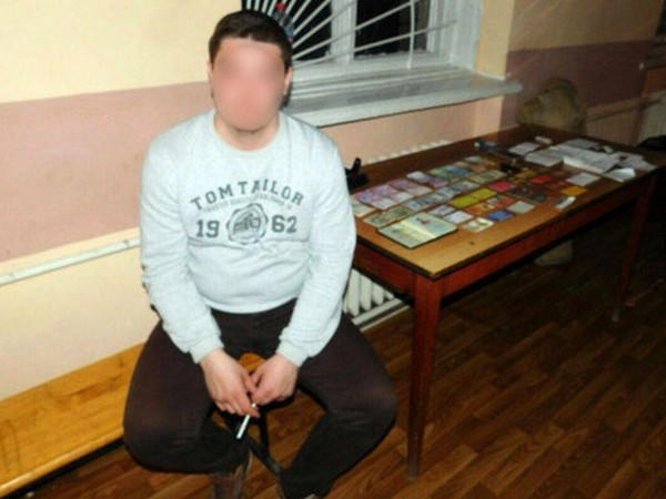 В Марьинке мужчина избил жену, после чего пытался откупиться от полицейских